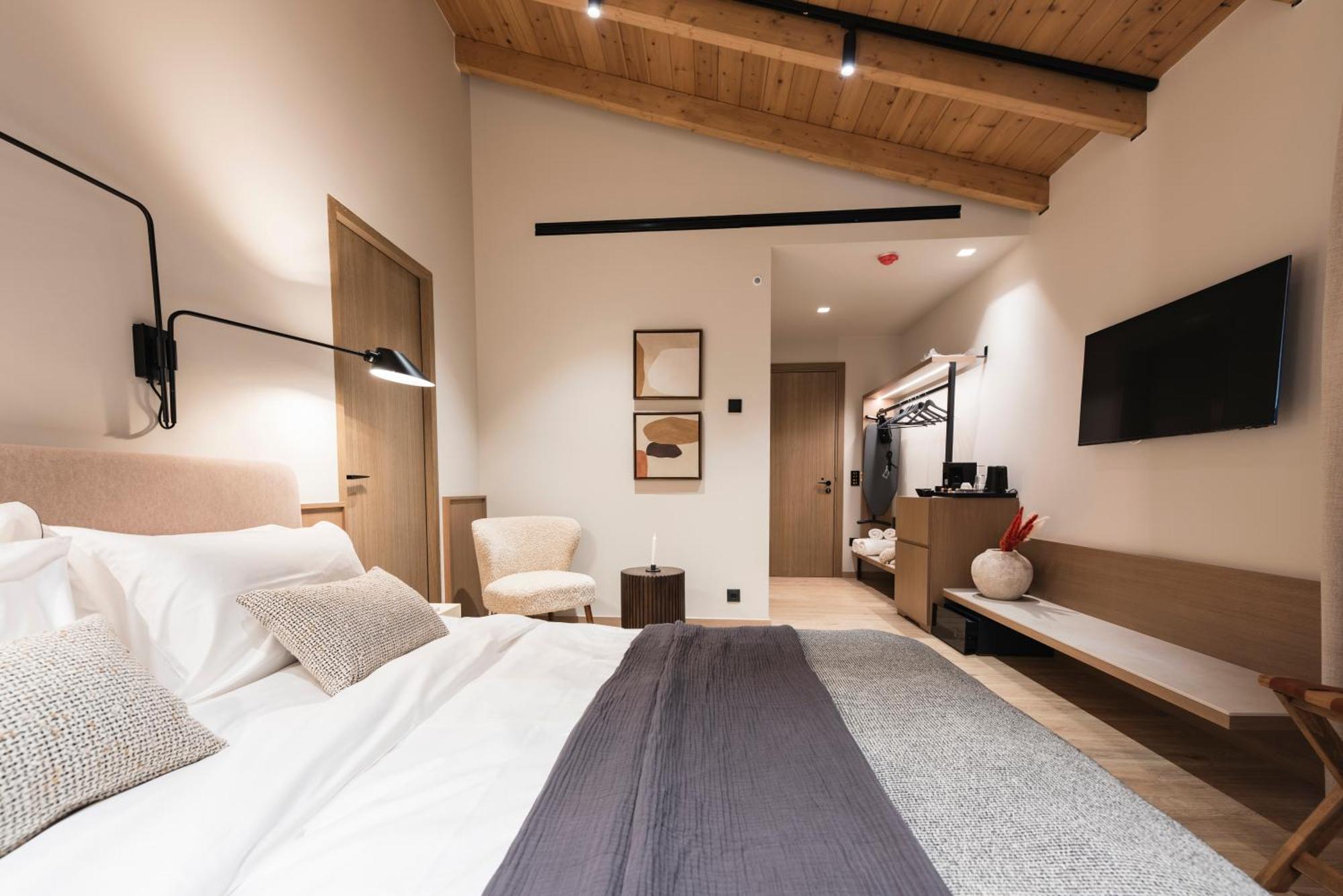 Revi Mountain Resort Boutique Hotel Kalávrita Szoba fotó